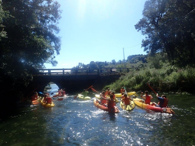  Canoës près du pont 